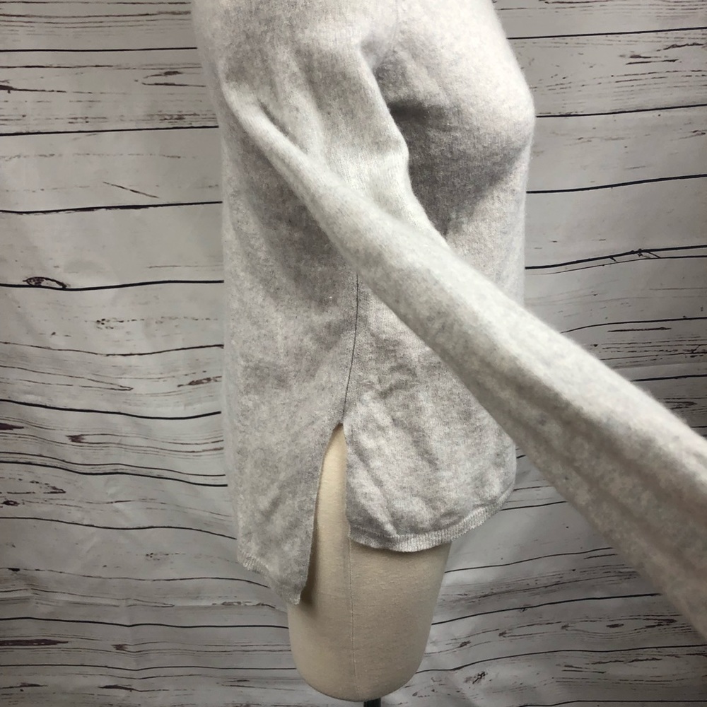 Saks Fifth Ave Grey Cashmere‎ Sweater - Picture 6 of 8